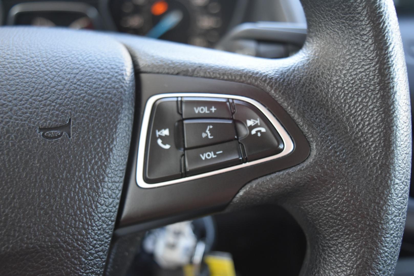 2018 White /Black Ford Focus SE (1FADP3F22JL) with an 2.0L I-4 GDI TI-VCT engine, 6-Speed Powershift Automatic transmission, located at 1600 E Hwy 44, Rapid City, SD, 57703, (605) 716-7878, 44.070232, -103.171410 - Photo#16